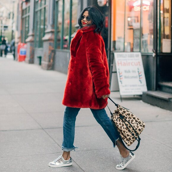 💖💥SHOWSTOPPER!💖💥 Luxurious Heavy Faux Fox Fur Coat in Red - Picture 4 of 16